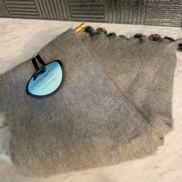 Throw - Picture 2 of 4